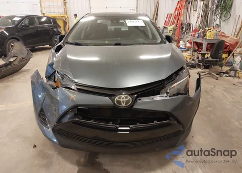 2018 Toyota Corolla Le z USA, uszkodzony, nr VIN 5YFBURHE2JP853847